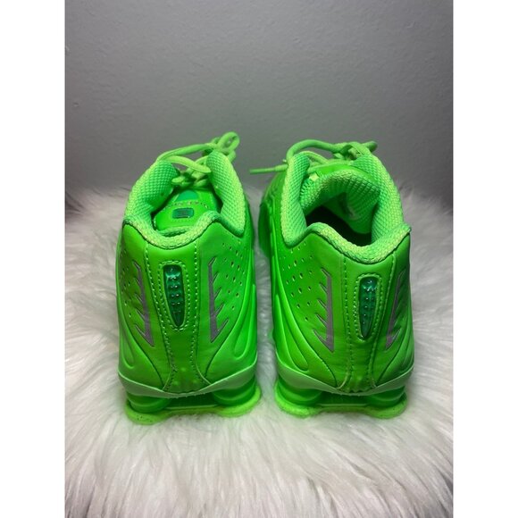 Nike Shox R4 Women's Sneakers Green Strike Metallic HV0839-398 - Picture 3 of 5